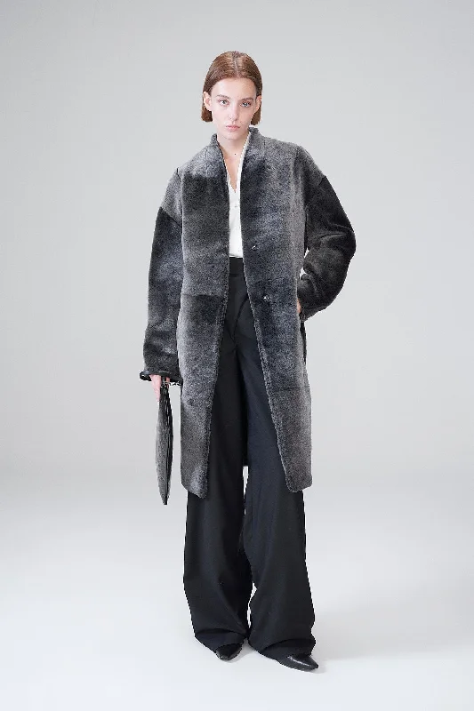 sleek and warm coatJenny - Black Shearling Coat