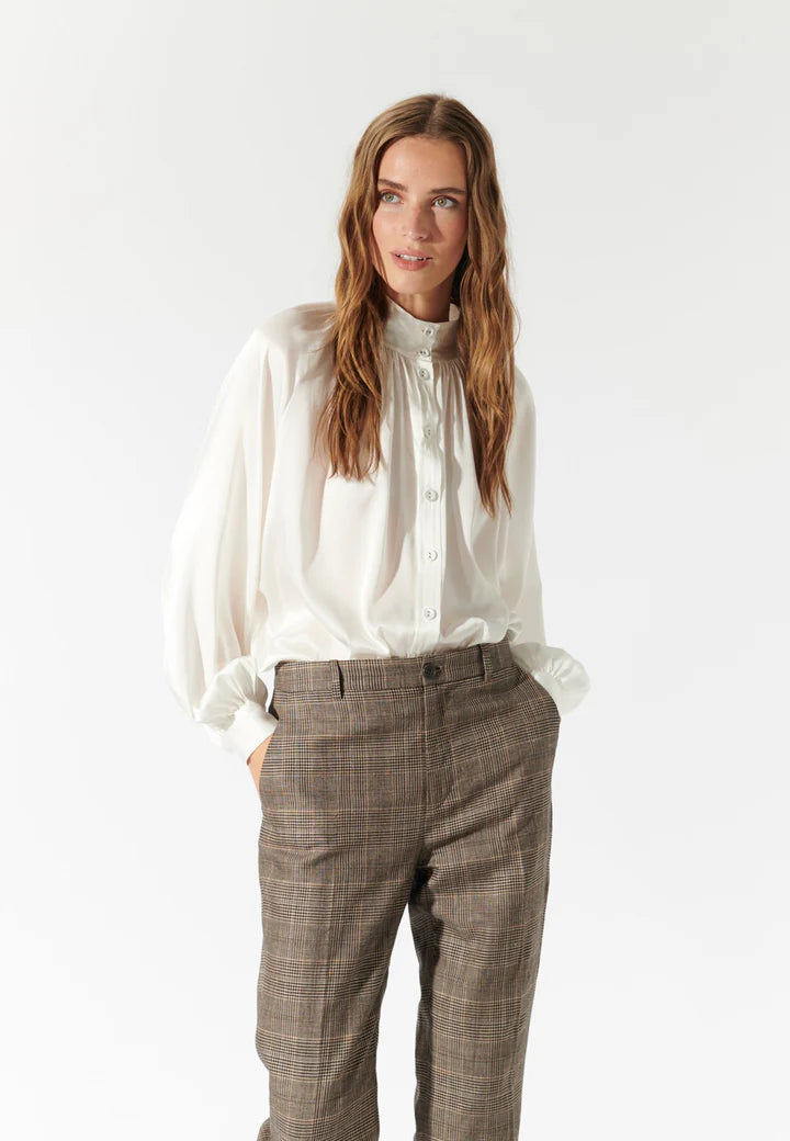 pleated dressDea Kudibal Nita White Blouse With Stand Collar