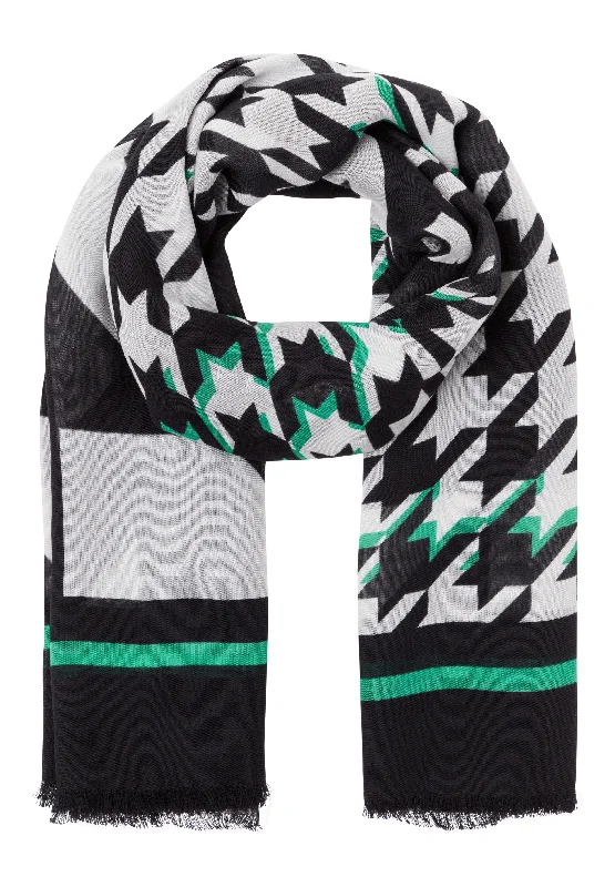 sleek dressTuzzi Black & White Contrast Scarf