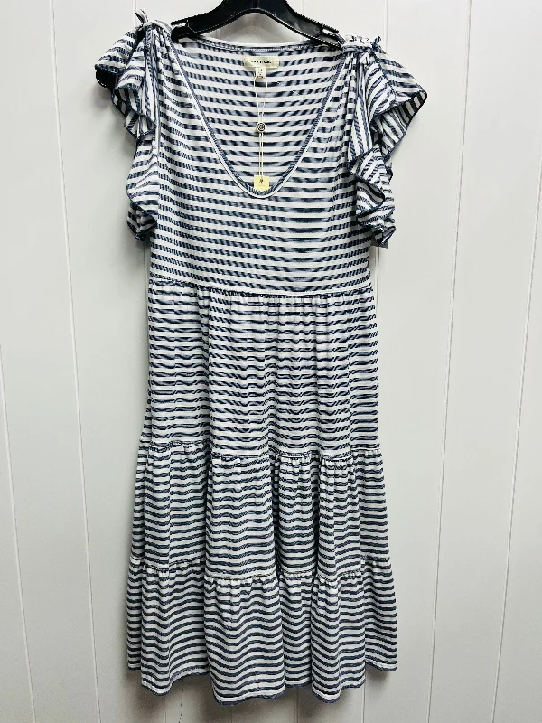 Bargain Prices Dress Casual Short By Max Studio In Blue & White, Size: Xs