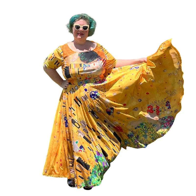 t-shirt dressArt Series: Klimt's Kiss Plus Size Maxi Dress with Fitted Bodice, Sleeves and Voluminous Circle Skirt