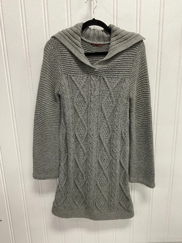 Deal of the Day Dress Sweater By 525 America In Grey, Size: S