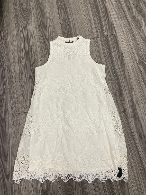Don't Miss Dress Party Short By Fire In White, Size: M