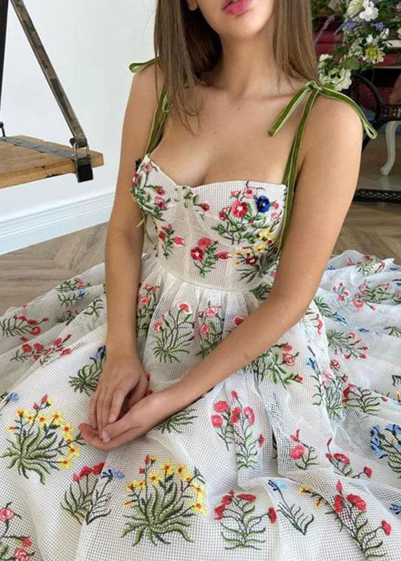 Discount Days European And American Embroidered Hollowed Out Holiday Style Dress