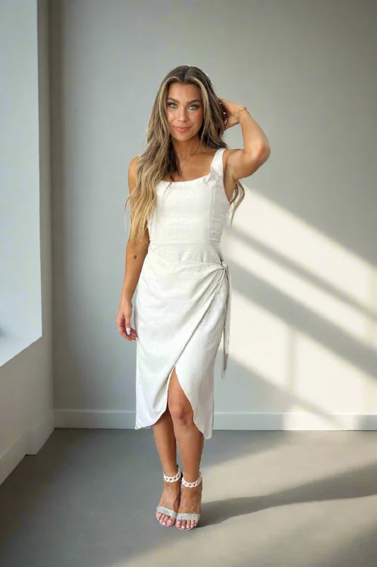 trendy dressSummer Nights Linen Midi Dress