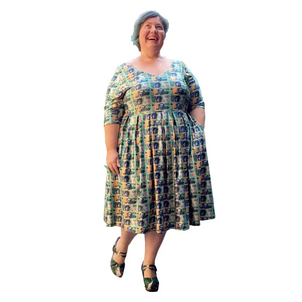 bohemian dressVee dress with sleeves in your chosen print from the Joolz collection! Plus Size Made to order in sizes 14 - 36