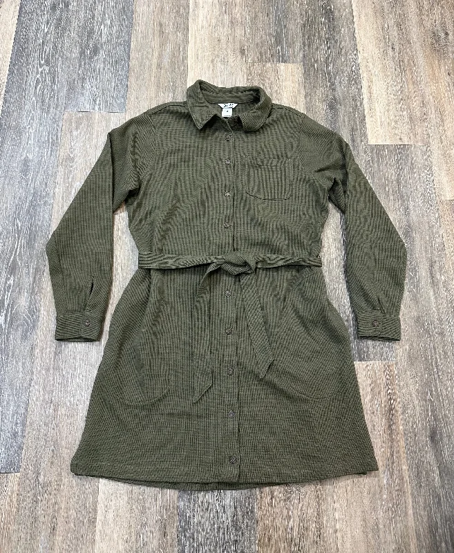 Bonus Savings Dress Casual Short By Duluth Trading In Green, Size: M