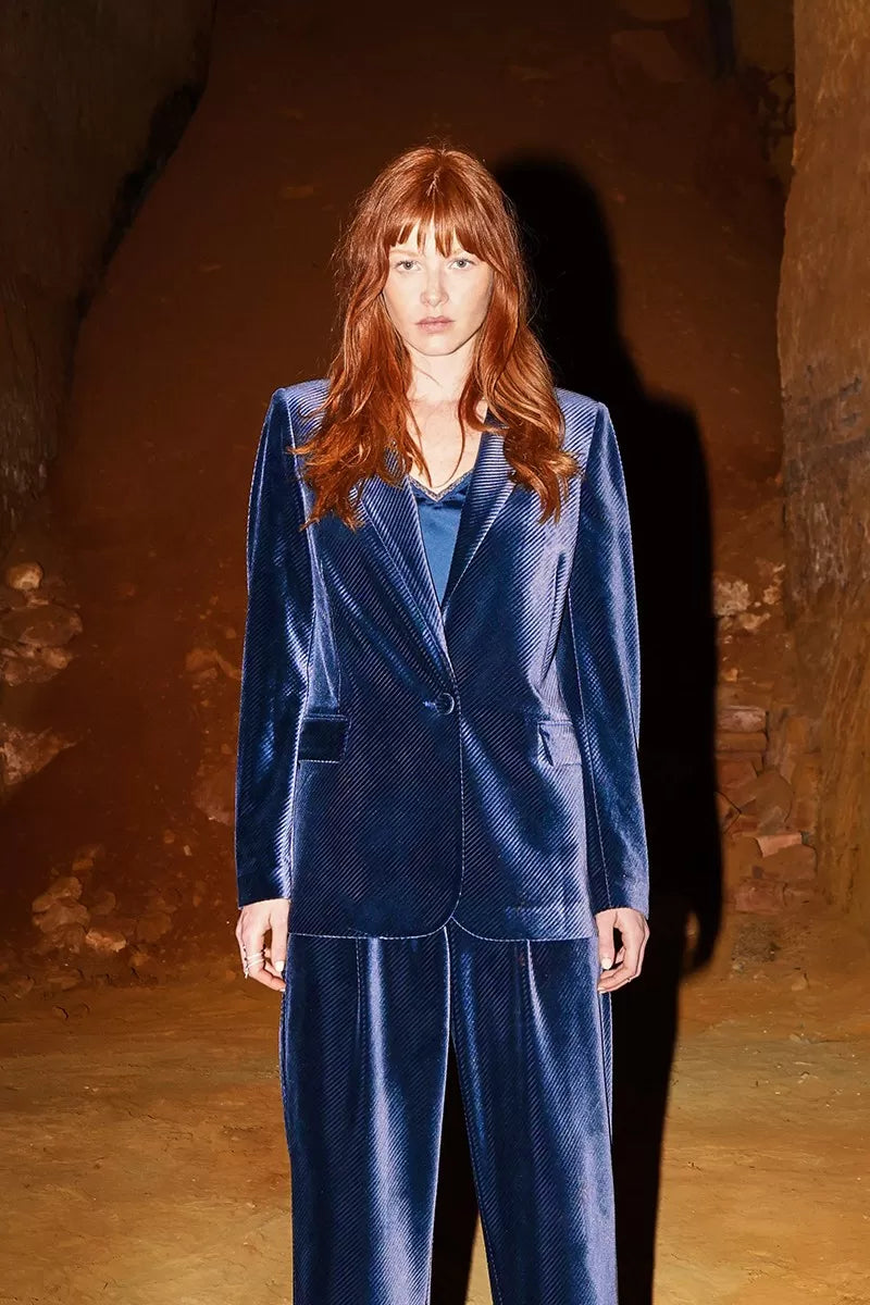 Exclusive Access Molly Bracken Navy/Blue Fluid Velvet Blazer