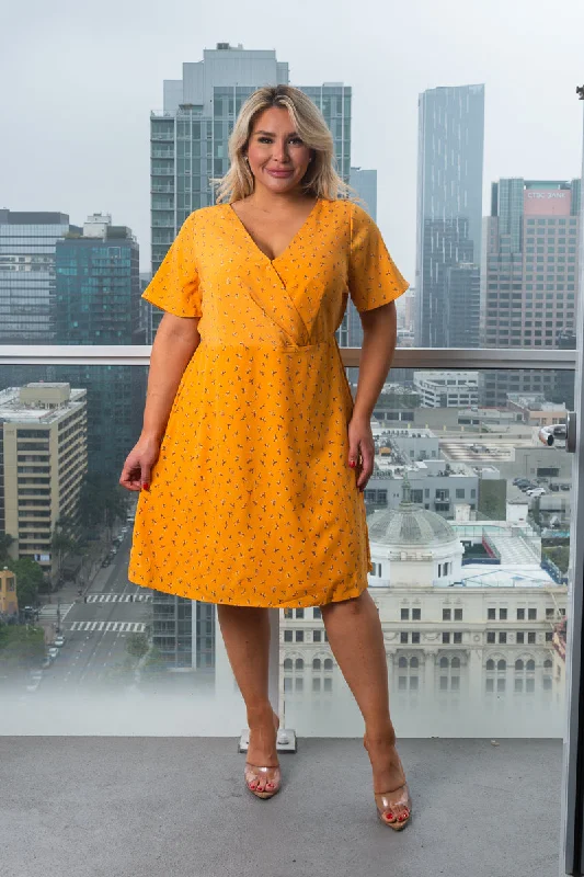 puff sleeve dressPlus Size Floral Print V-Neck Short Sleeve Midi Dress W/Elastic on Waist And Full Lining In Mustard (197440)